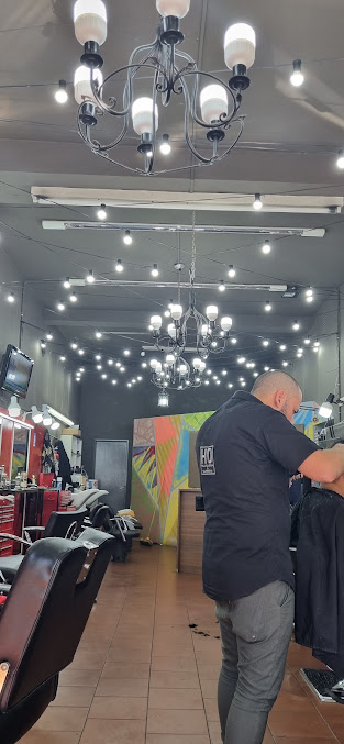 Salón de HD Peluquería, atención en curso